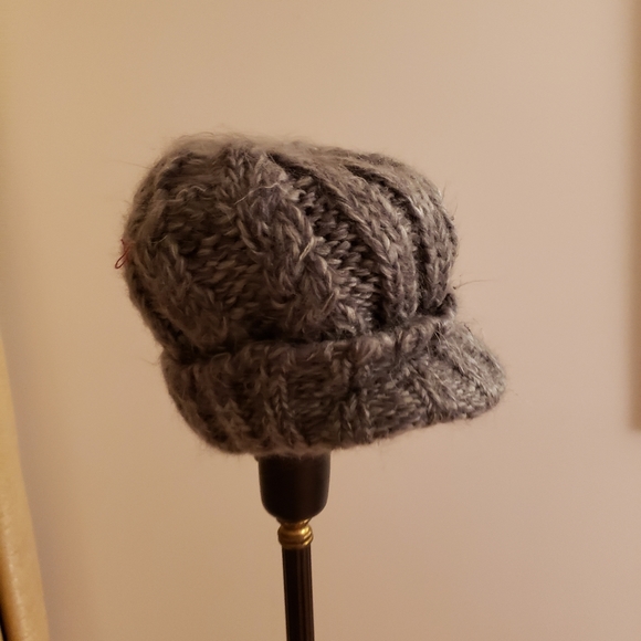 Two similar style hatz - Picture 5 of 6